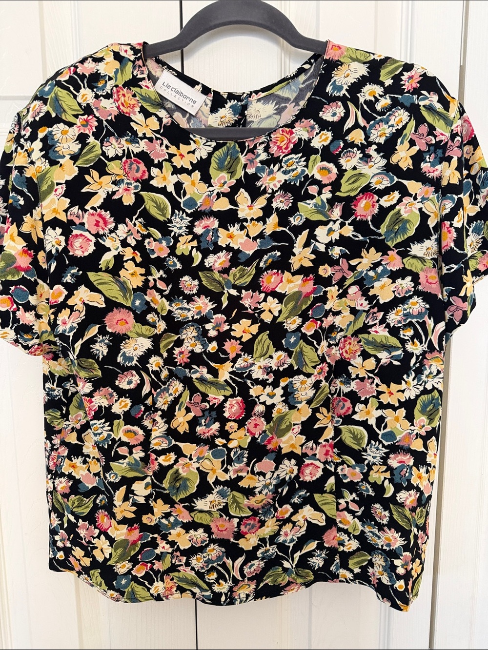 Liz Claiborne M floral button down back 🐈‍⬛